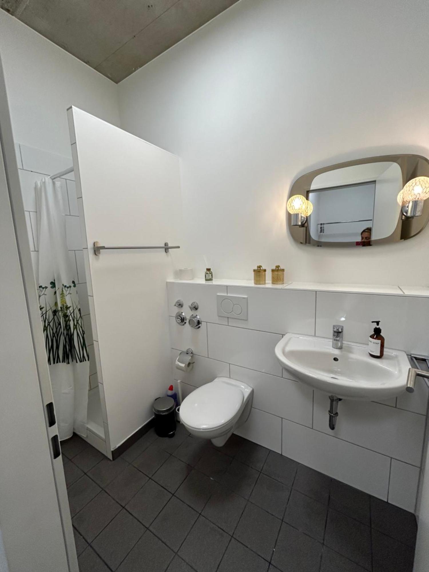 35 Qm Grosses Apartment Mit Eigenem Badezimmer In Den Elbvororten Гамбург Екстер'єр фото